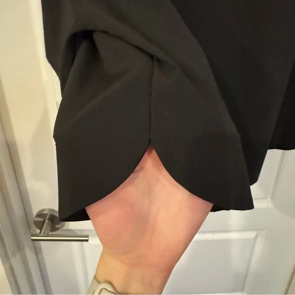 Old Navy Black Cropped T-Shirt - Picture 4 of 4